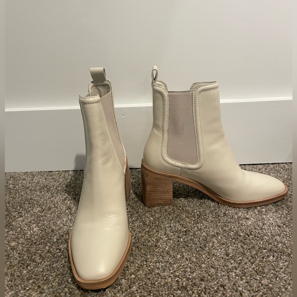 NWT Never Worn Dolce Vita Iliana Ivory leather boots